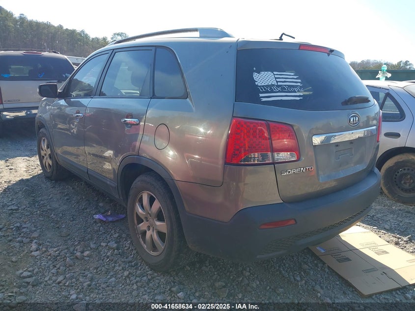 2013 KIA SORENTO VIN: 5XYKT4A27DG403903
