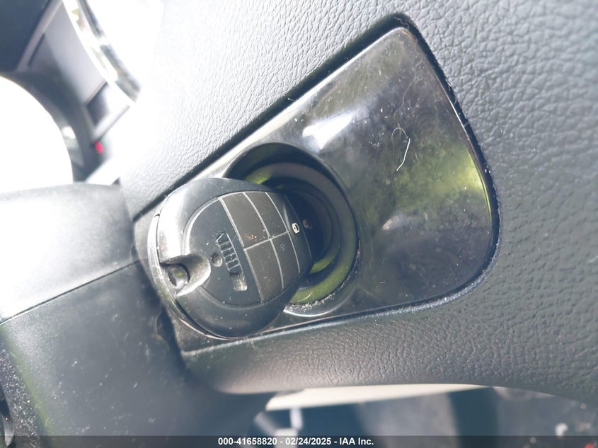 2013 DODGE GRAND CARAVAN VIN: 2C4RDGBG2DR668392