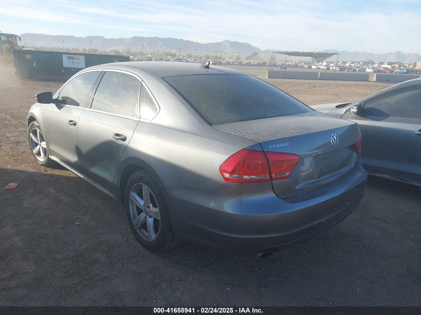 2015 VOLKSWAGEN PASSAT VIN: 1VWAT7A38FC117925