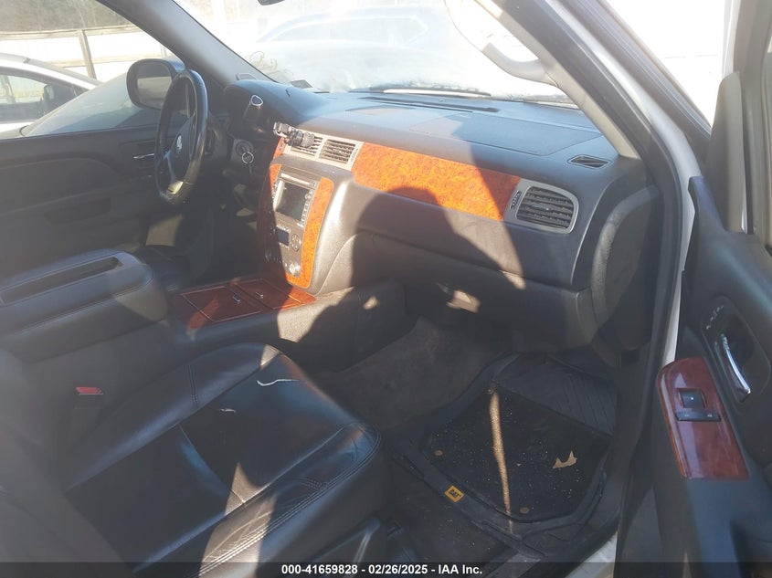 2010 CHEVROLET TAHOE VIN: 1GNUKCE01AR197786