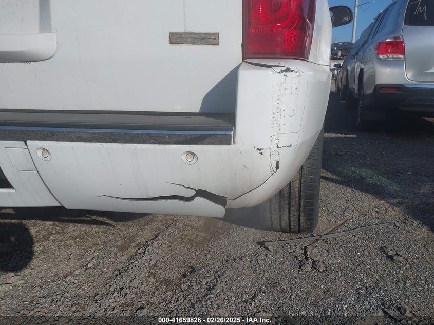 2010 CHEVROLET TAHOE VIN: 1GNUKCE01AR197786