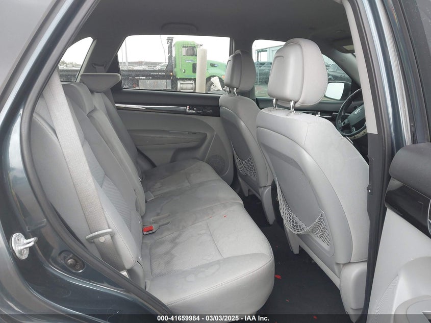 2011 KIA SORENTO VIN: 5XYKT3A15BG004695