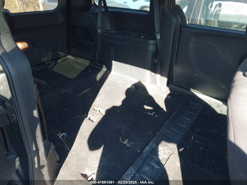 2014 DODGE GRAND CARAVAN VIN: 2C4RDGBG0ER459461