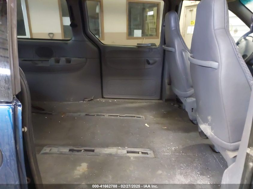 2000 Chrysler Grand Voyager VIN: 2C4GJ24GXYR803995 Lot: 41662788