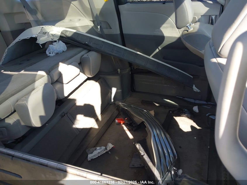 2011 TOYOTA SIENNA VIN: 5TDYK3DCXBS126143