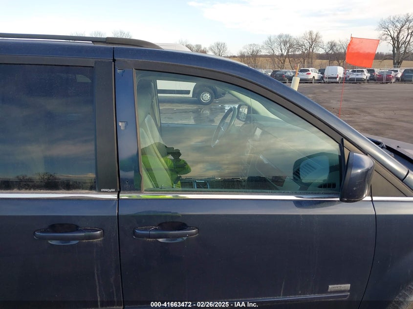 2008 CHRYSLER TOWN & COUNTRY VIN: 2A8HR54P08R711124