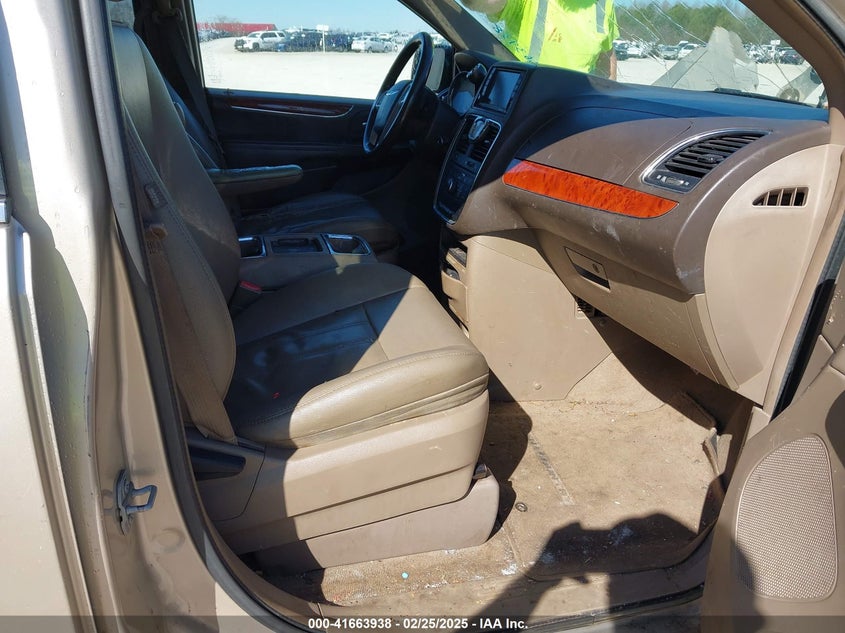 2015 CHRYSLER TOWN & COUNTRY VIN: 2C4RC1BG7FR539065