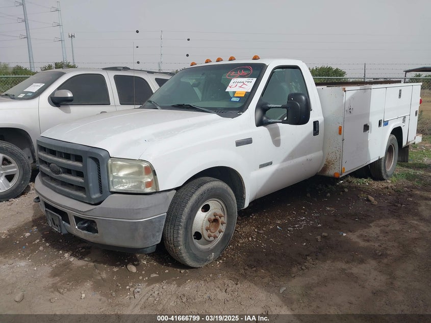 2005 Ford F350, Front End, IAAI, VIN 1FDWF36P15EB03710 — photo 2