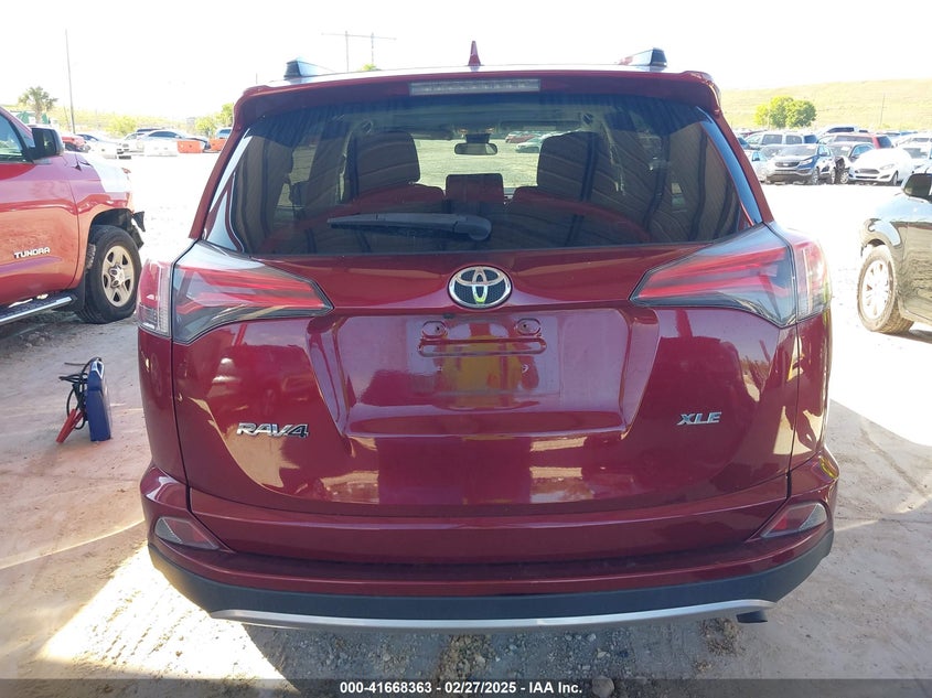 2018 TOYOTA RAV4 ADVENTURE/XLE - JTMWFREV5JD118332