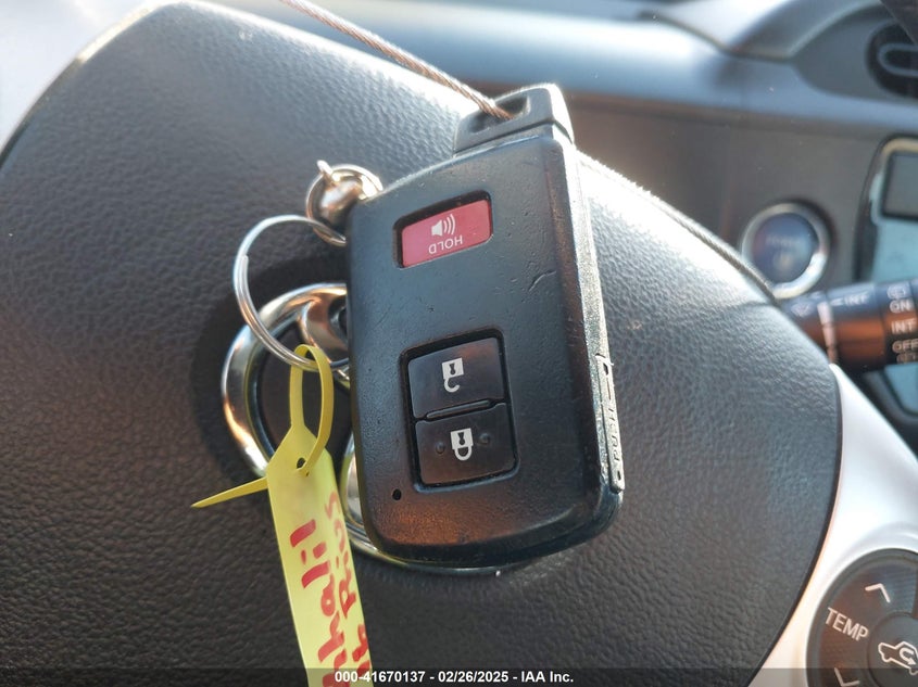 2016 TOYOTA PRIUS C VIN: JTDKDTB33G1129828