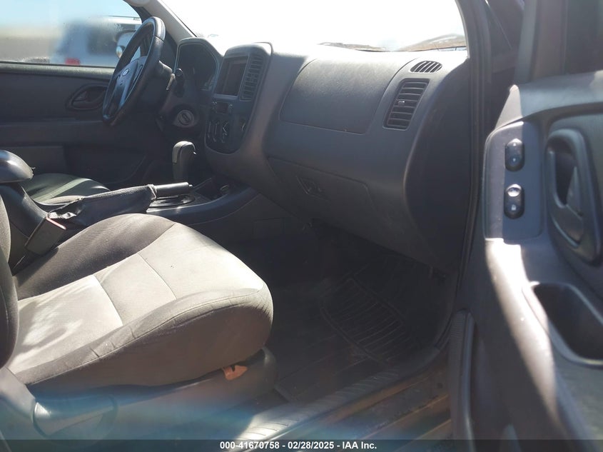 2007 FORD ESCAPE VIN: 1FMYU02Z47KA44371