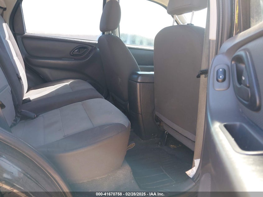 2007 FORD ESCAPE VIN: 1FMYU02Z47KA44371