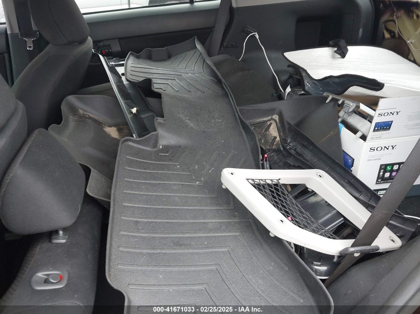 2009 SCION XB VIN: JTLKE50E391087715