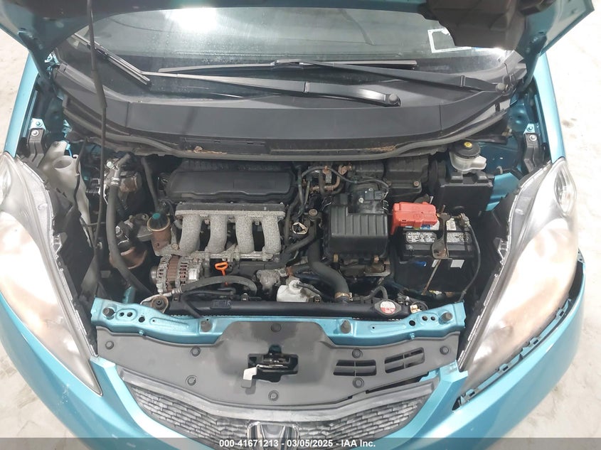 2012 HONDA FIT VIN: JHMGE8H33CC009760