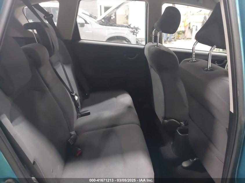 2012 HONDA FIT VIN: JHMGE8H33CC009760