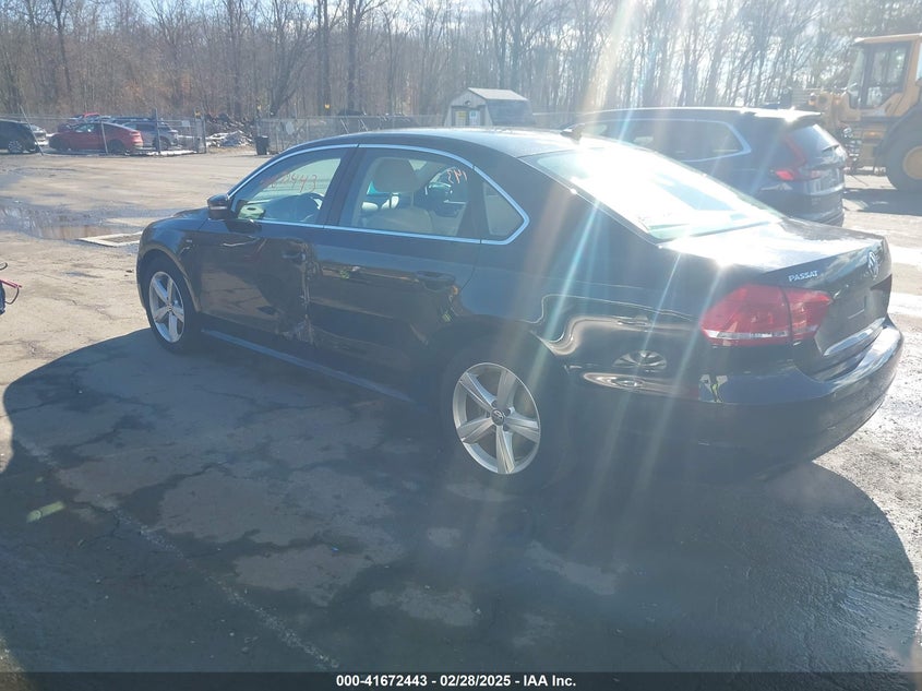 2015 VOLKSWAGEN PASSAT VIN: 1VWAT7A31FC111304