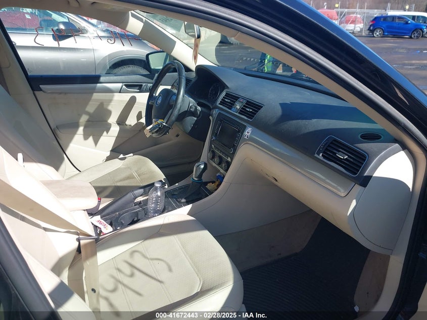 2015 VOLKSWAGEN PASSAT VIN: 1VWAT7A31FC111304