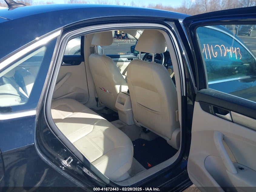 2015 VOLKSWAGEN PASSAT VIN: 1VWAT7A31FC111304