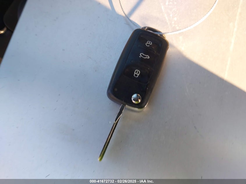 2011 VOLKSWAGEN GTI VIN: WVWEV7AJ1BW026789