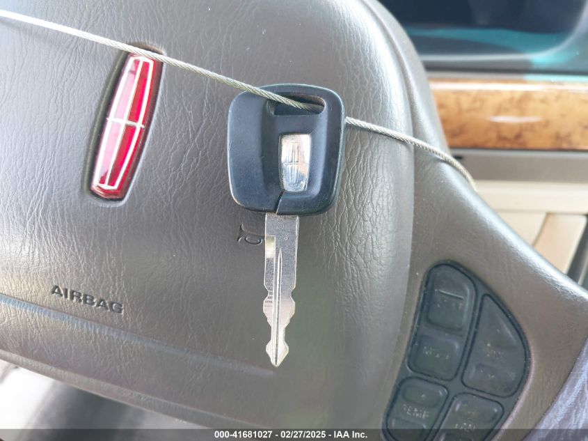 1999 Lincoln Continental VIN: 1LNHM97V8XY686521 Lot: 41681027