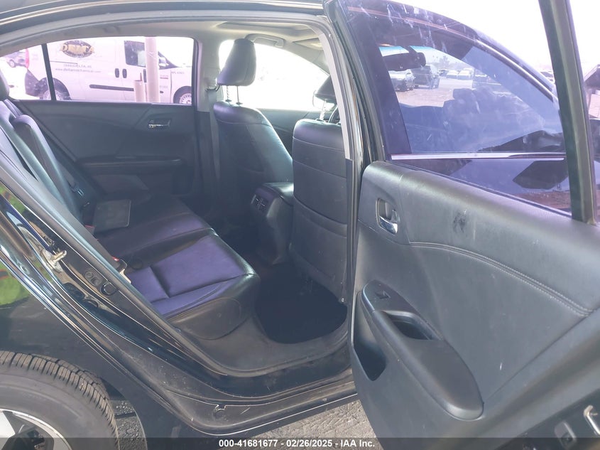 2017 HONDA ACCORD VIN: 1HGCR2F87HA113432