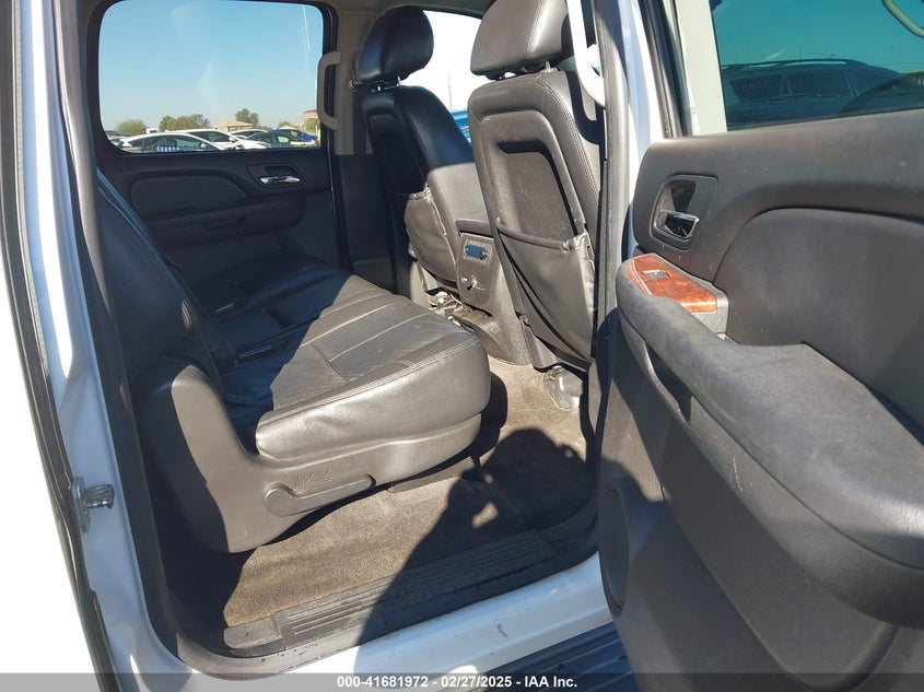 2014 CHEVROLET SUBURBAN 1500 VIN: 1GNSKJE75ER212434
