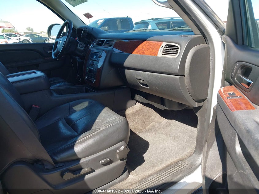 2014 CHEVROLET SUBURBAN 1500 VIN: 1GNSKJE75ER212434