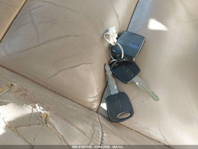 2002 Lincoln Navigator VIN: 5LMFU28R02LJ12675 Lot: 41683000