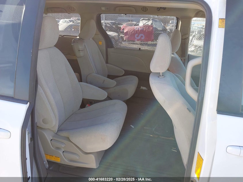 2011 TOYOTA SIENNA VIN: 5TDKK3DC3BS071539