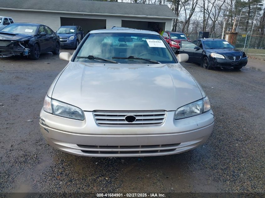 1999 Toyota Camry Le VIN: 4T1BG22K8XU463050 Lot: 41684901