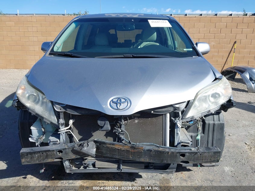 2011 TOYOTA SIENNA VIN: 5TDYK3DC2BS153417