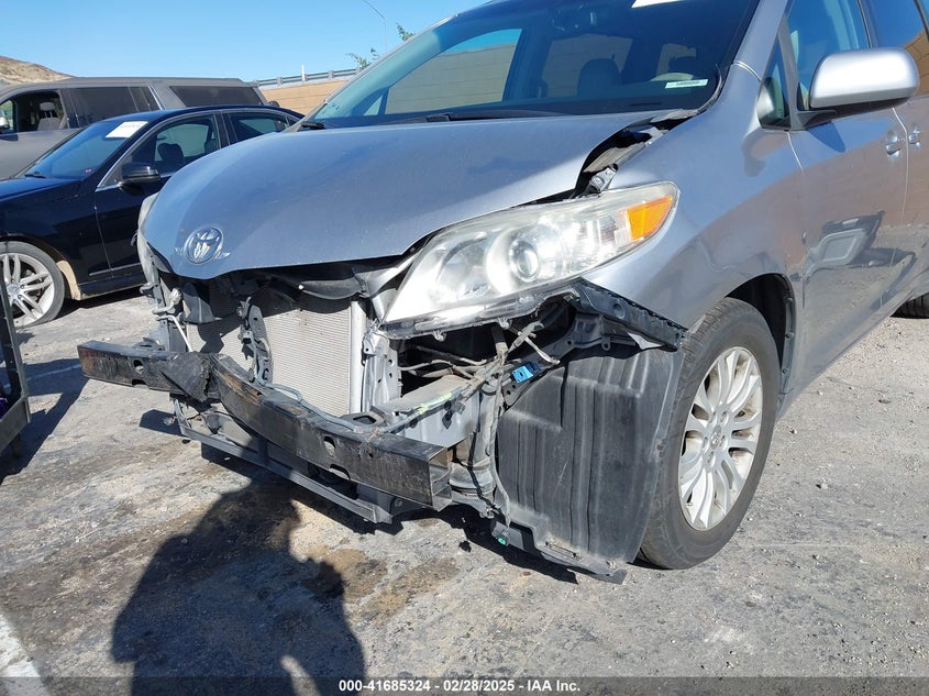 2011 TOYOTA SIENNA VIN: 5TDYK3DC2BS153417