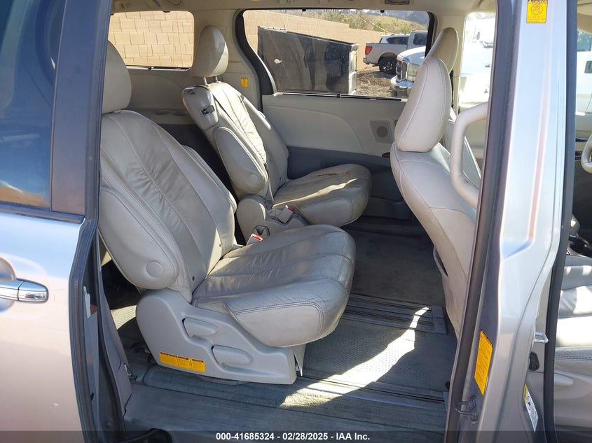 2011 TOYOTA SIENNA VIN: 5TDYK3DC2BS153417