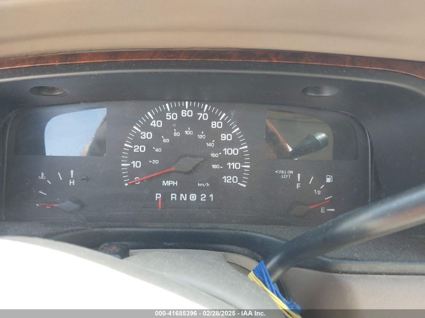 2000 Lincoln Town Car Cartier VIN: 1LNHM83W1YY907418 Lot: 41685396