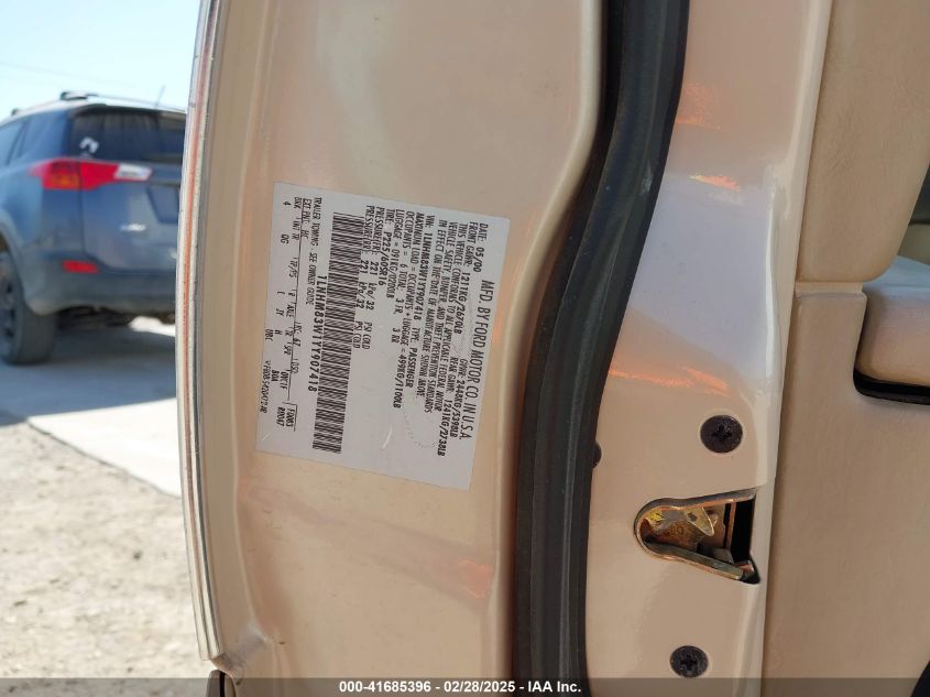 2000 Lincoln Town Car Cartier VIN: 1LNHM83W1YY907418 Lot: 41685396