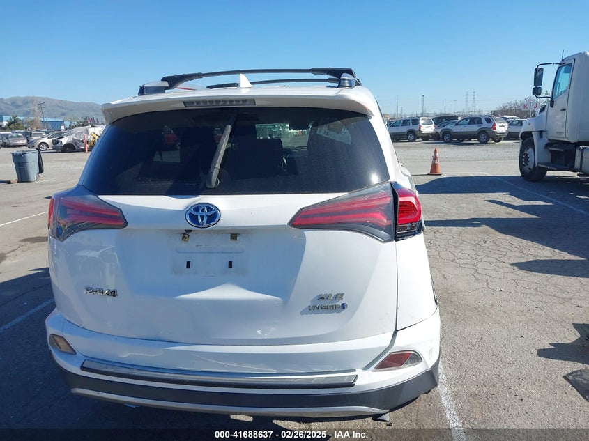 2018 TOYOTA RAV4 HYBRID XLE - JTMRJREV3JD154130