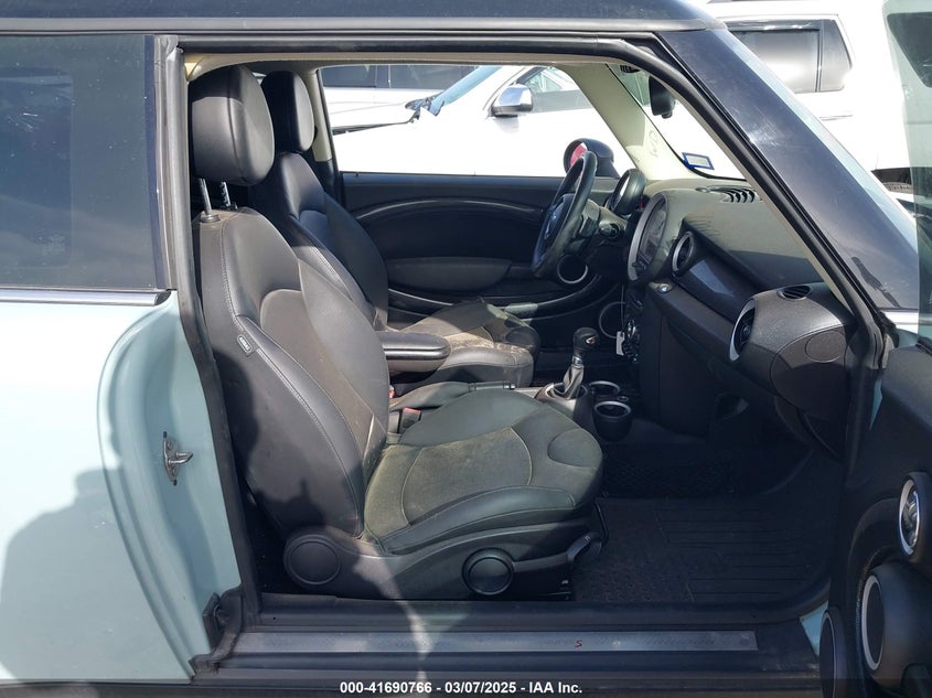 2014 MINI CLUBMAN VIN: WMWZG3C52ET801222