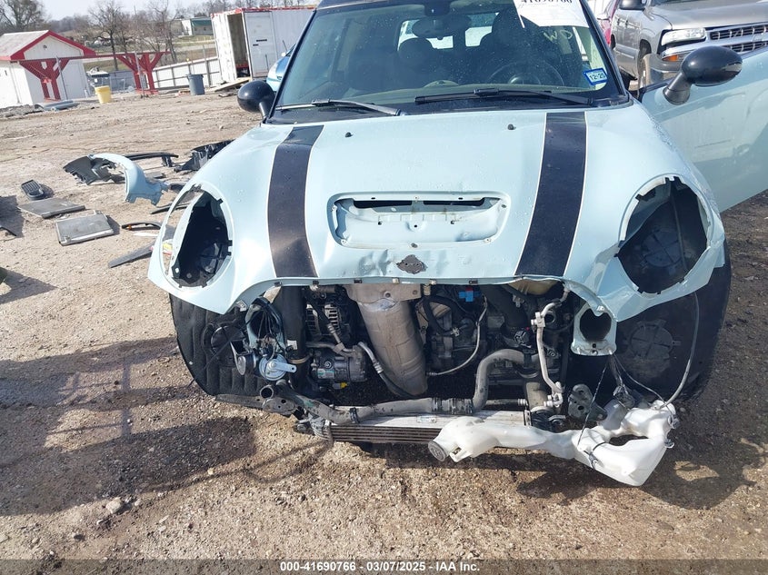 2014 MINI CLUBMAN VIN: WMWZG3C52ET801222