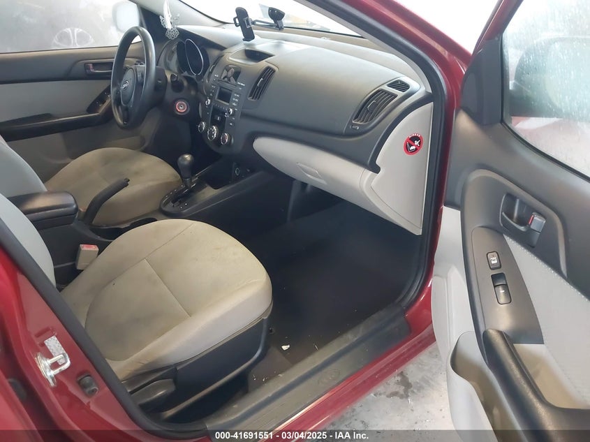 2010 KIA FORTE VIN: KNAFU4A24A5112596