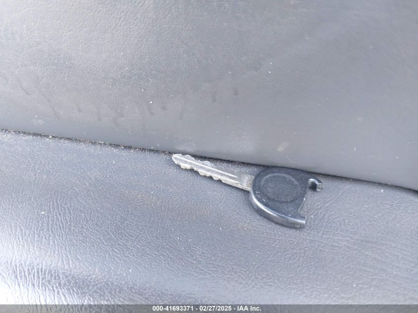 2003 Chevrolet Suburban 1500 Lt VIN: 1GNEC16T53J137672 Lot: 41693371