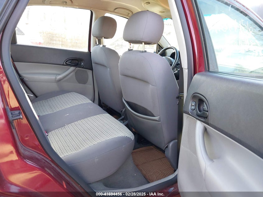 2007 FORD FOCUS VIN: 1FAFP34N27W237230