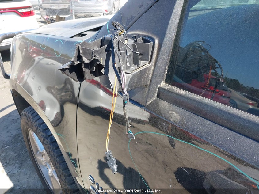 2012 CHEVROLET SUBURBAN 1500 VIN: 1GNSCKE09CR135831