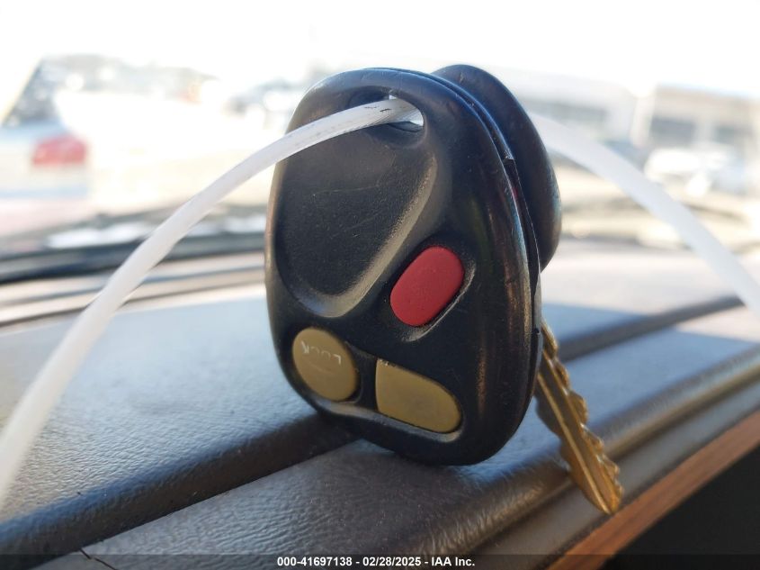 2002 Cadillac Escalade Standard VIN: 1GYEK63N32R282329 Lot: 41697138