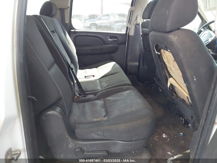 2010 CHEVROLET SUBURBAN 1500 VIN: 1GNUCHE01AR174986