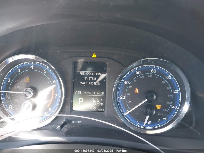 2018 TOYOTA COROLLA LE - 5YFBURHE7JP750469