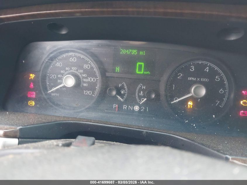 2006 Lincoln Town Car Signature Limited VIN: 1LNHM82V86Y637335 Lot: 41699607