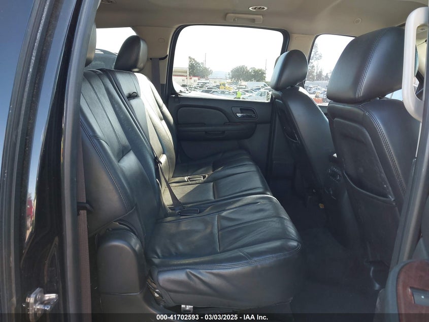 2014 CHEVROLET SUBURBAN 1500 VIN: 1GNSCJE08ER240230