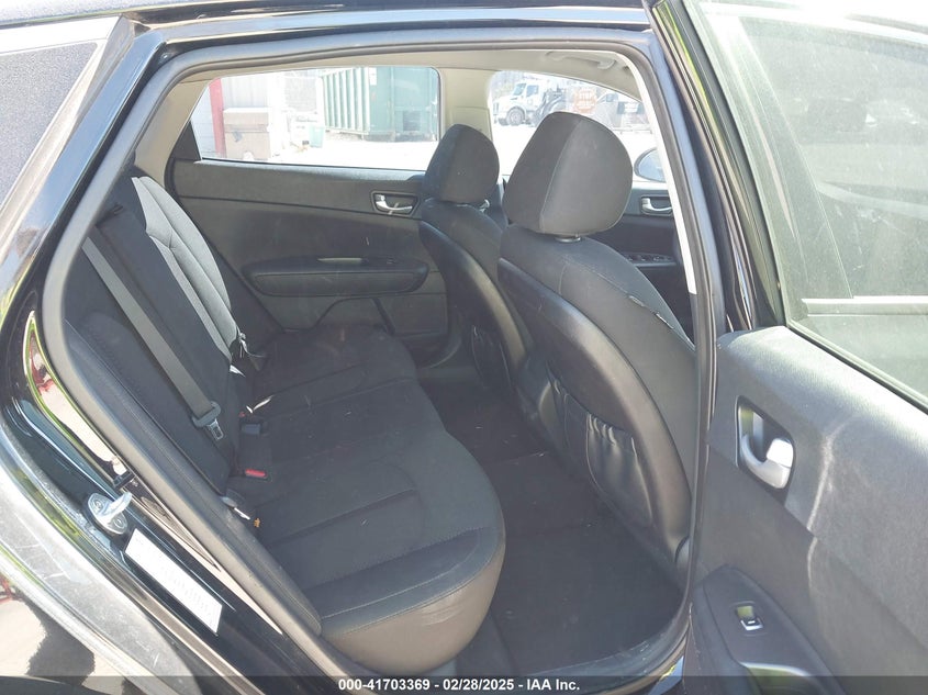 2016 KIA OPTIMA VIN: 5XXGT4L35GG036858