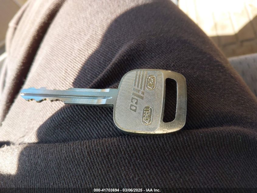 2003 Toyota Camry Le VIN: 4T1BE32K53U681629 Lot: 41703694