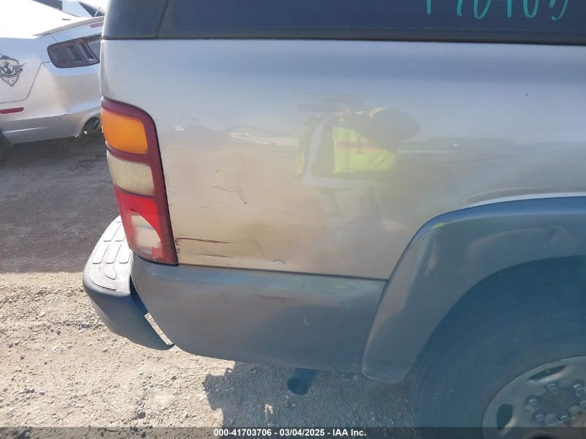 2000 Chevrolet Suburban 1500 Ls VIN: 3GNEC16TXYG170403 Lot: 41703706